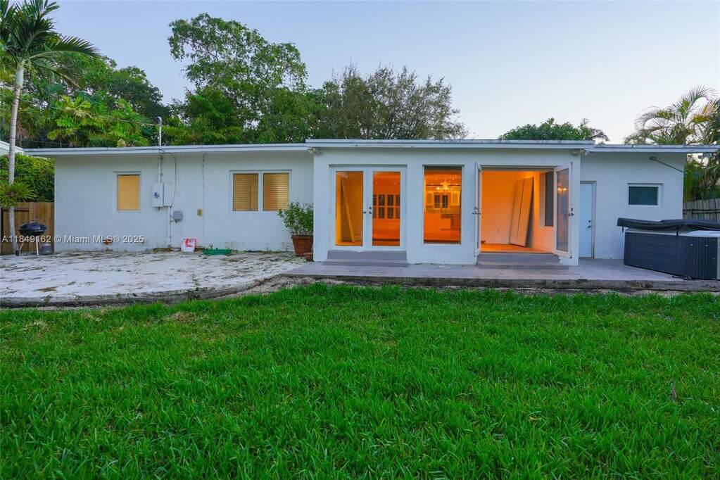3 Bedroom Single Family Home/House's Image 8