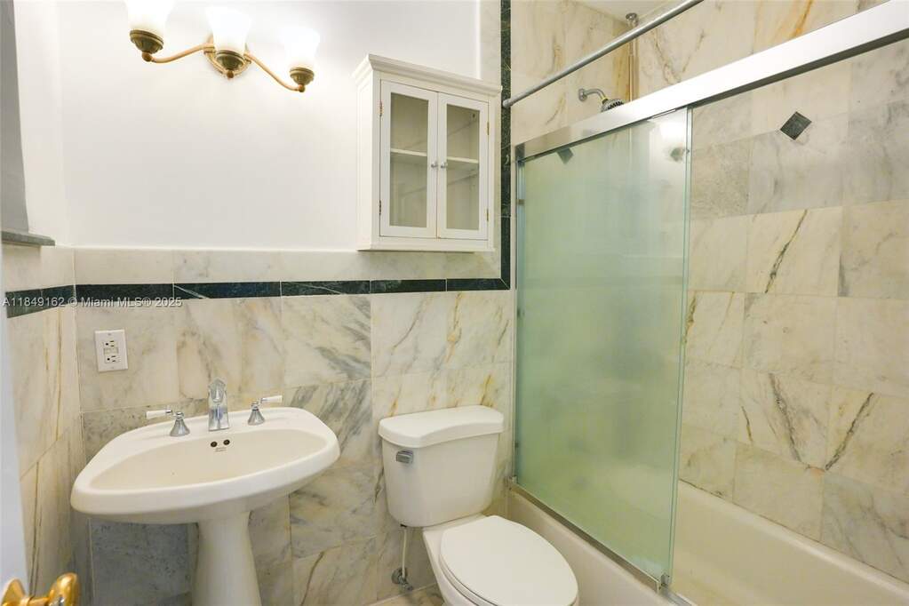 3 Bedroom Single Family Home/House's Image 32