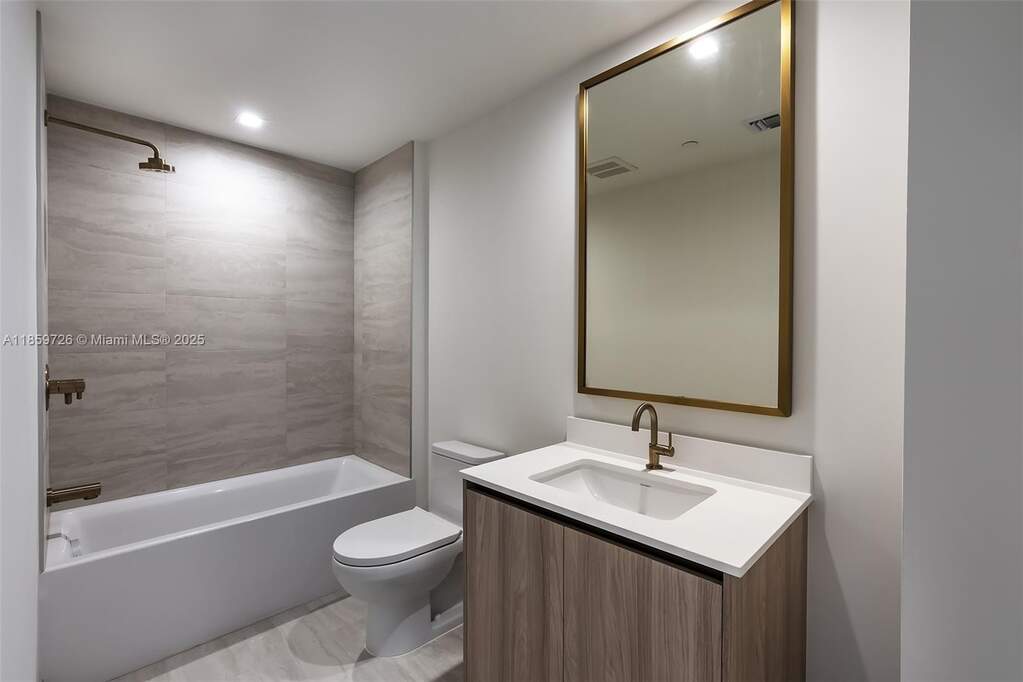 Apartment/Flat's Image 70