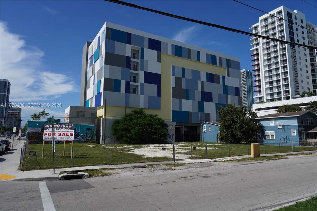 land, Miami