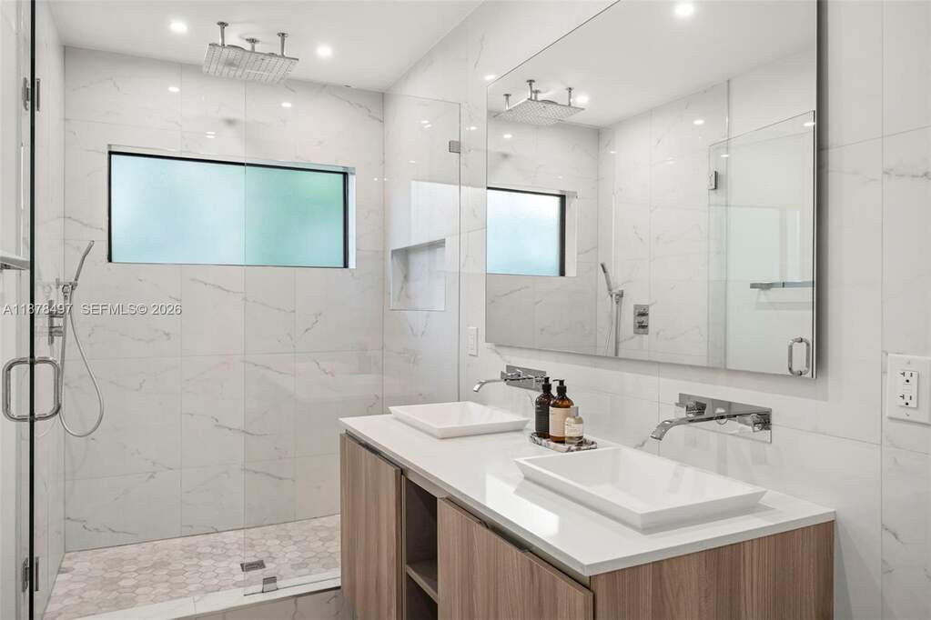 4 Bedroom Single Family Home/House's Image 28