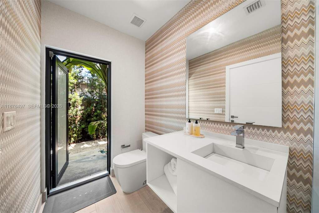 4 Bedroom Single Family Home/House's Image 38