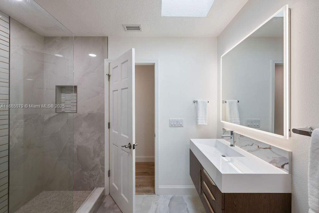 3 Bedroom Single Family Home/House's Image 36