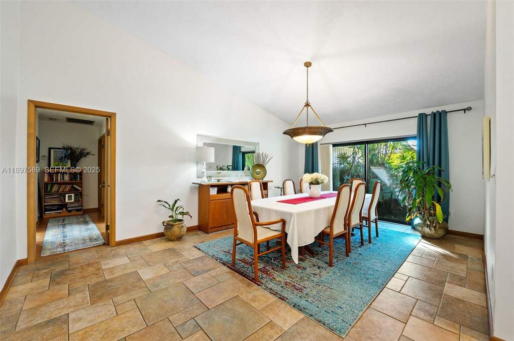 5 Bedroom Single Family Home/House's Image 8
