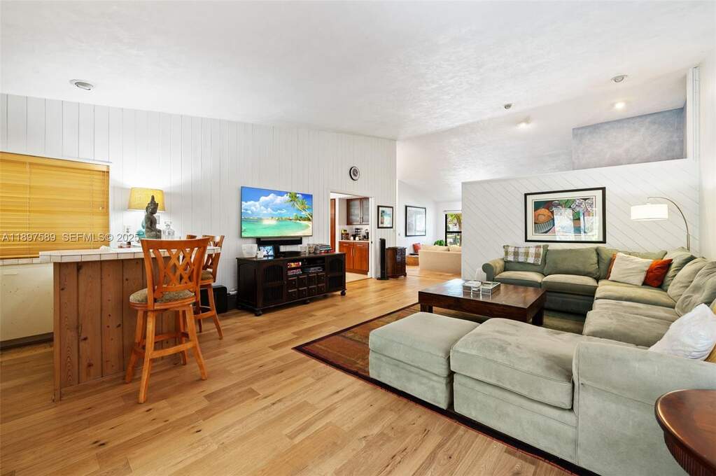 5 Bedroom Single Family Home/House's Image 9
