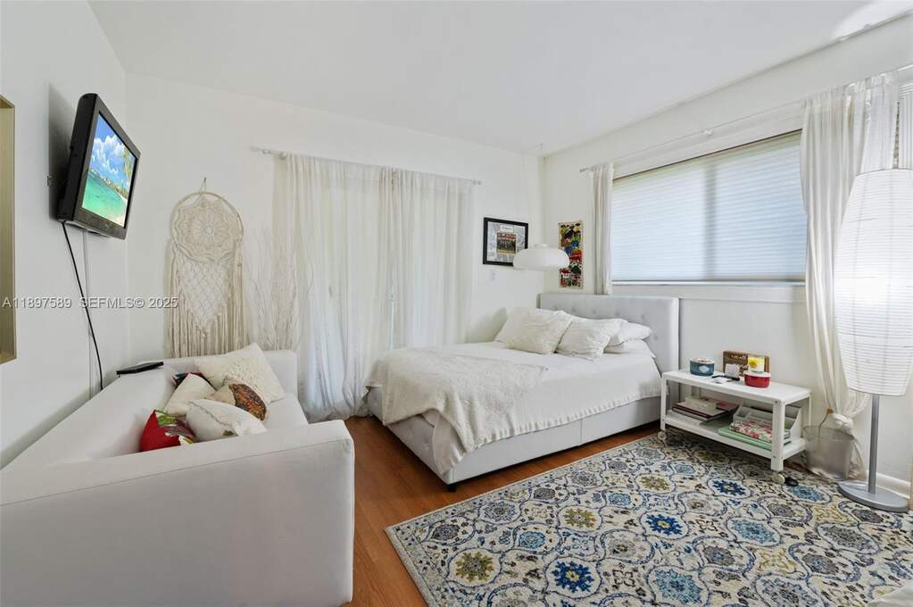 5 Bedroom Single Family Home/House's Image 23