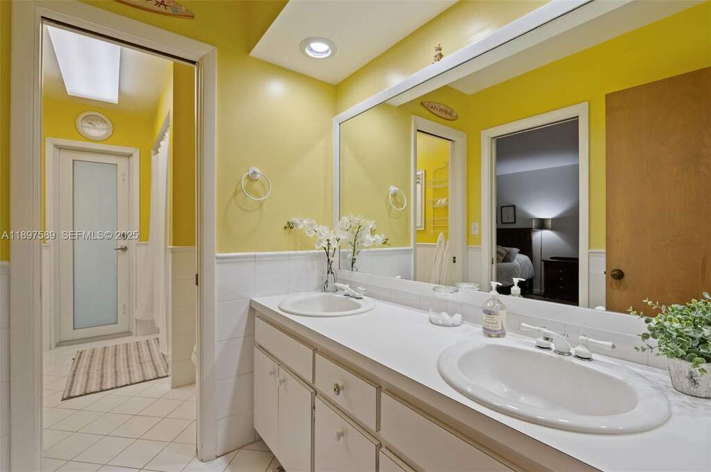 5 Bedroom Single Family Home/House's Image 24