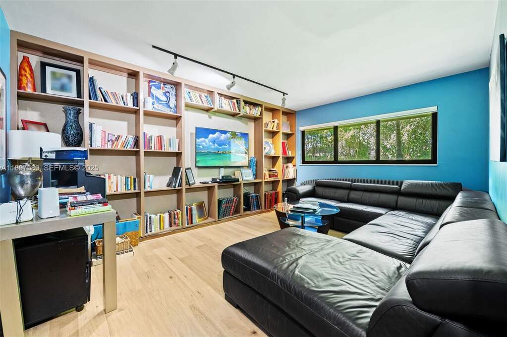 5 Bedroom Single Family Home/House's Image 25