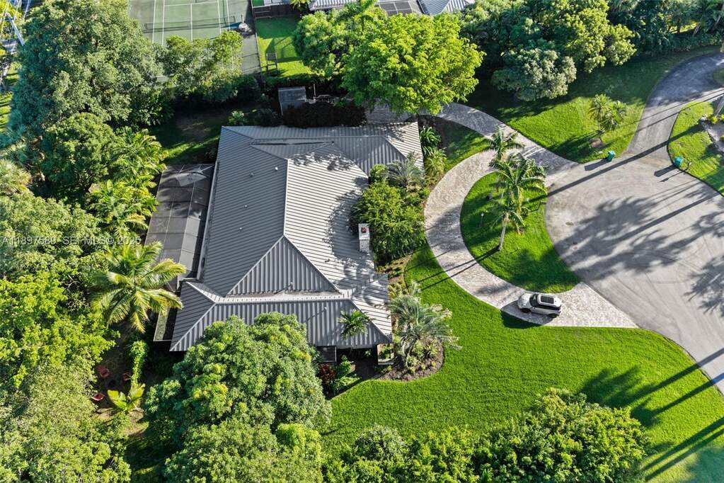 5 Bedroom Single Family Home/House's Image 38