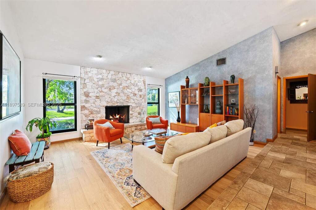 5 Bedroom Single Family Home/House's Image 6