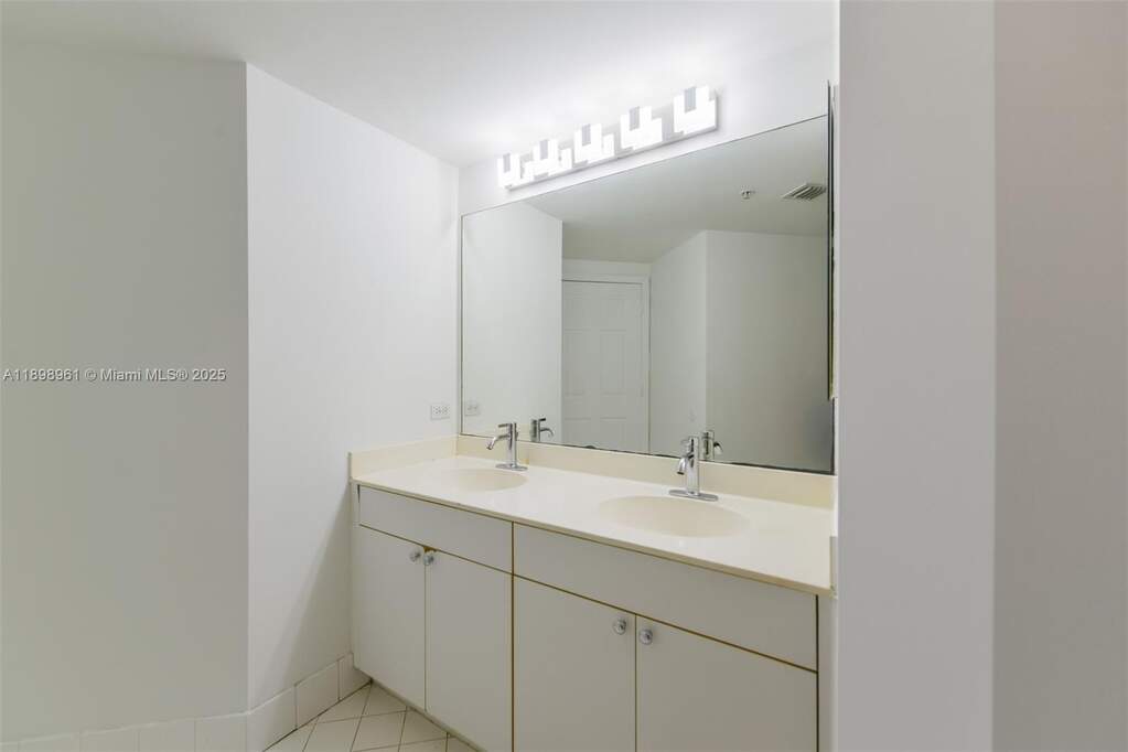 2 Bedroom Apartment/Flat's Image 23