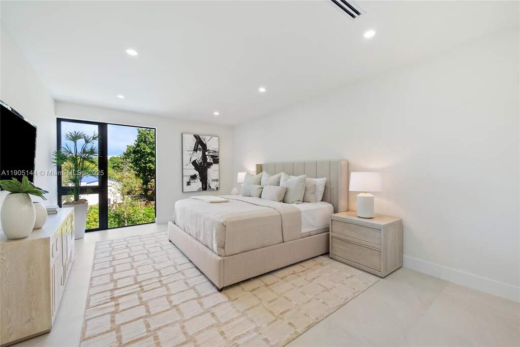 4 Bedroom Single Family Home/House's Image 8