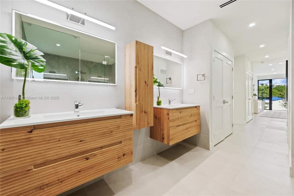 4 Bedroom Single Family Home/House's Image 11