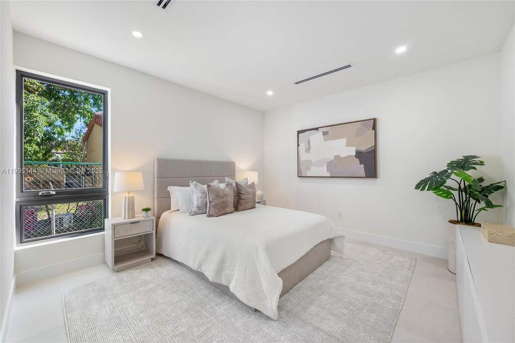 4 Bedroom Single Family Home/House's Image 13