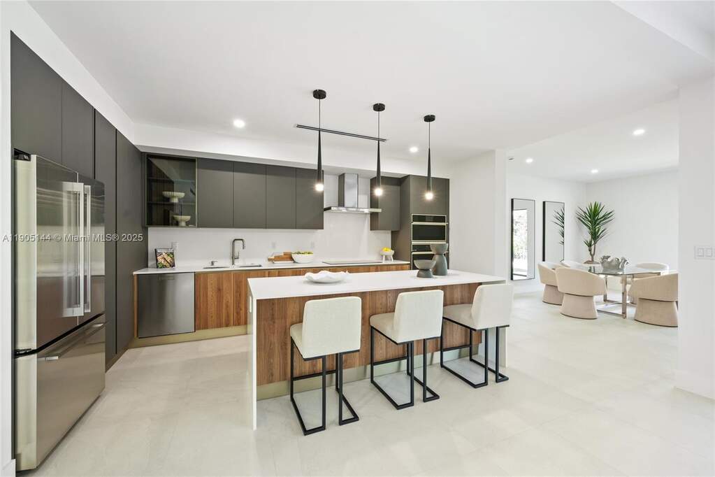 4 Bedroom Single Family Home/House's Image 3