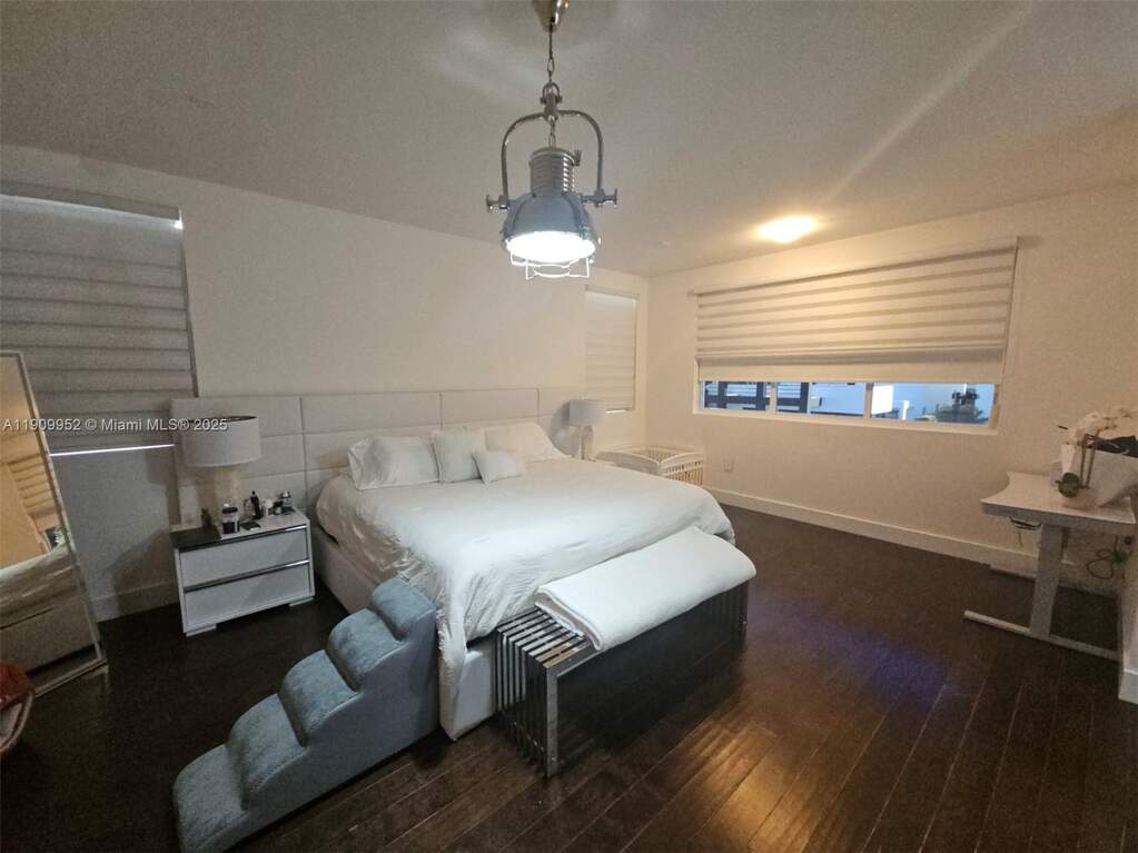 5 Bedroom Single Family Home/House's Image 12