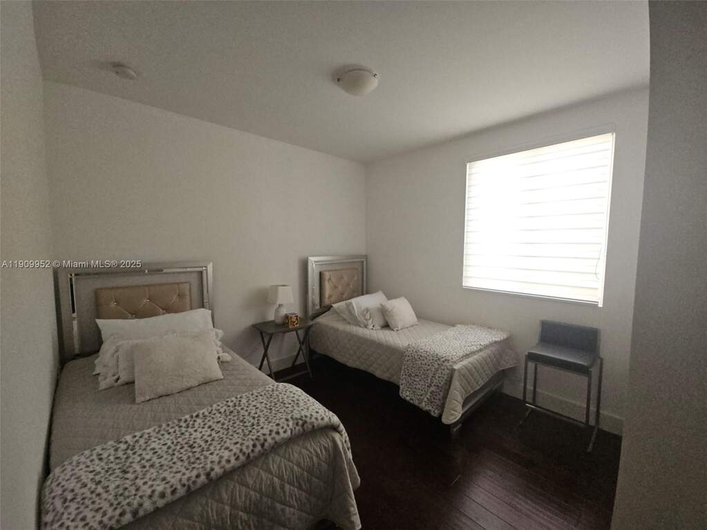 5 Bedroom Single Family Home/House's Image 13