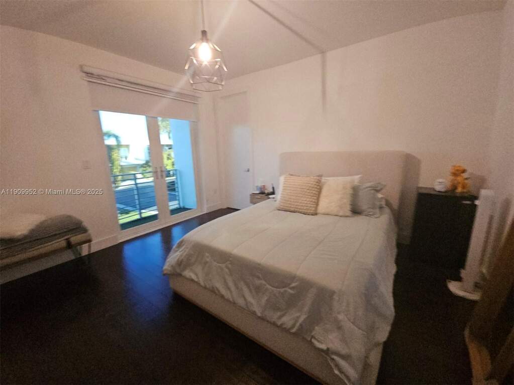 5 Bedroom Single Family Home/House's Image 15
