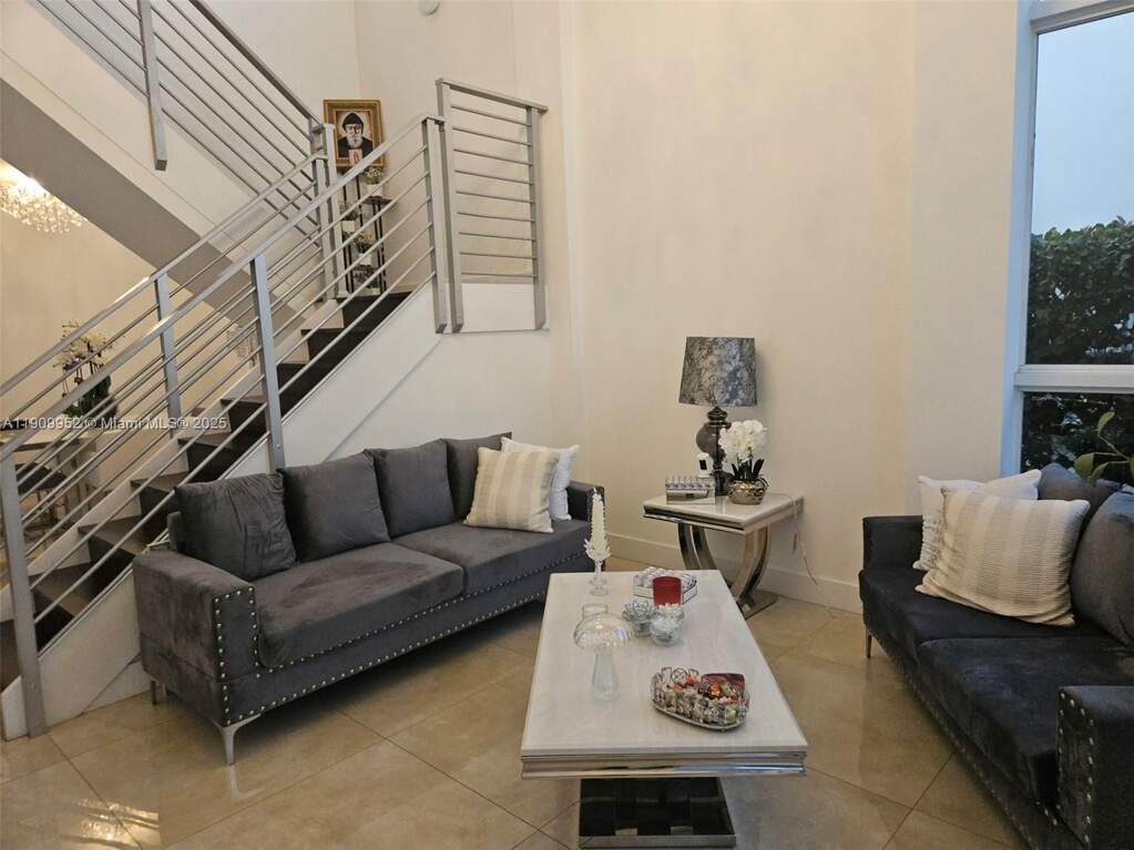 5 Bedroom Single Family Home/House's Image 3