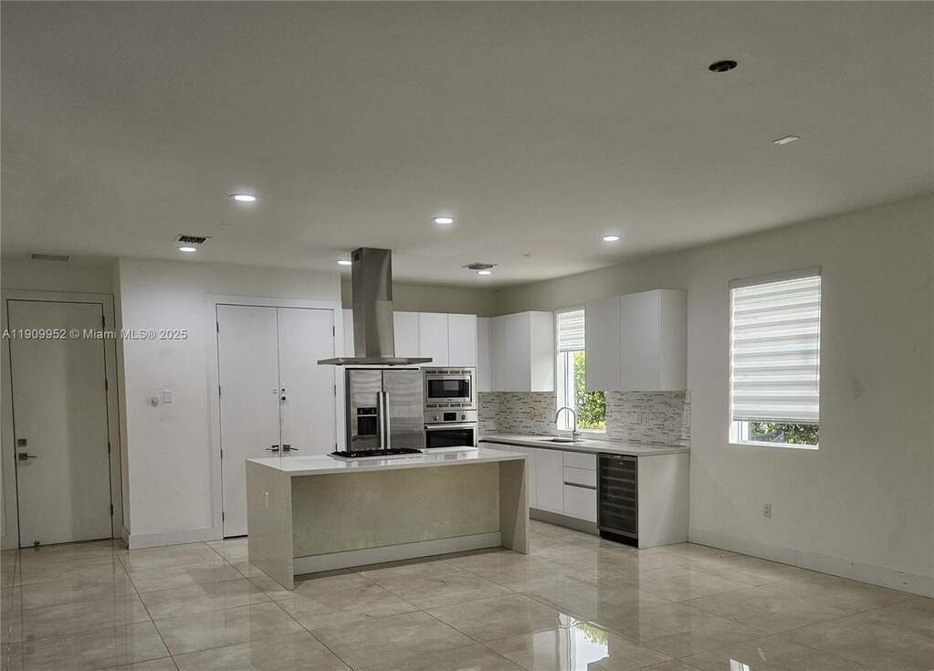 5 Bedroom Single Family Home/House's Image 5