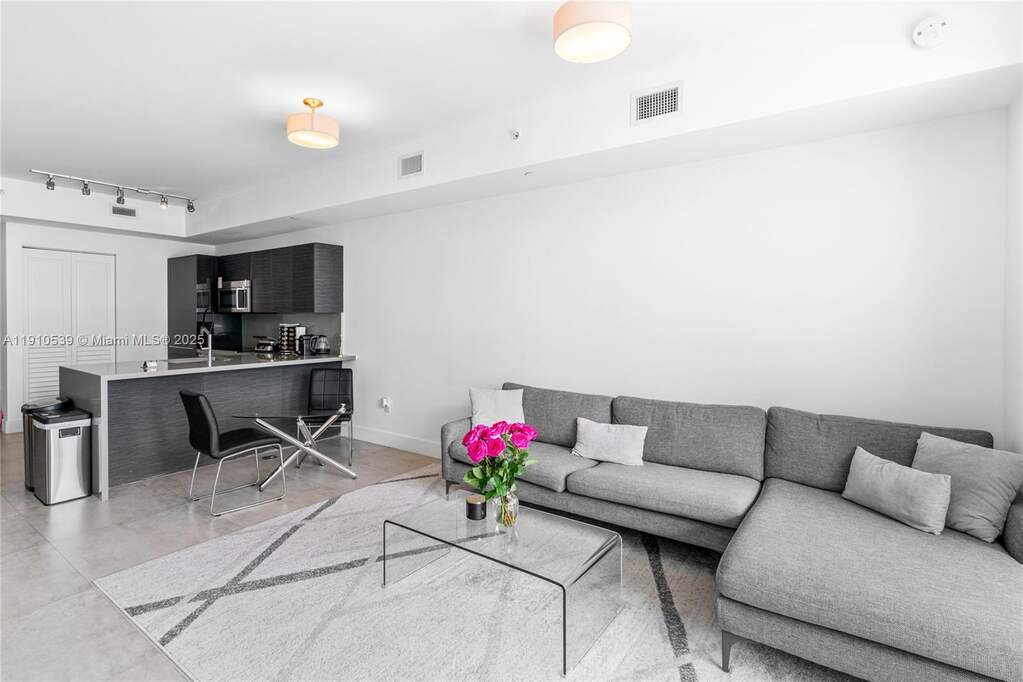 1 Bedroom Apartment/Flat's Image 8