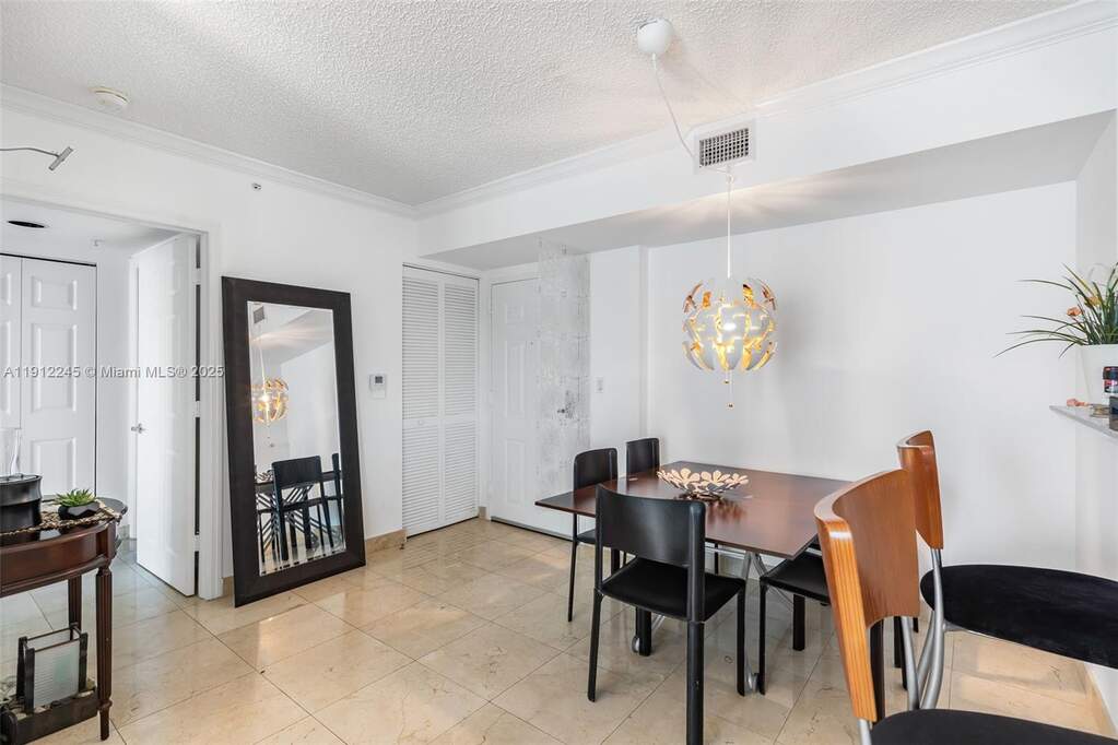 2 Bedroom Apartment/Flat's Image 7