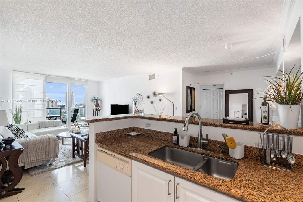 2 Bedroom Apartment/Flat's Image 8