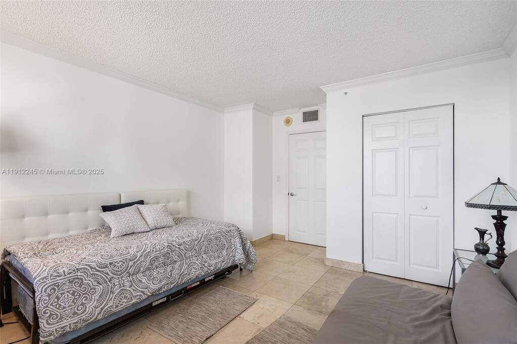 2 Bedroom Apartment/Flat's Image 11