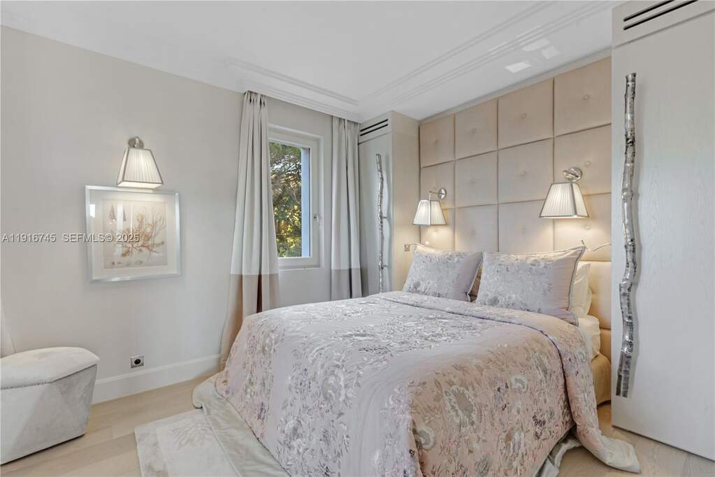 8 Bedroom Single Family Home/House's Image 24