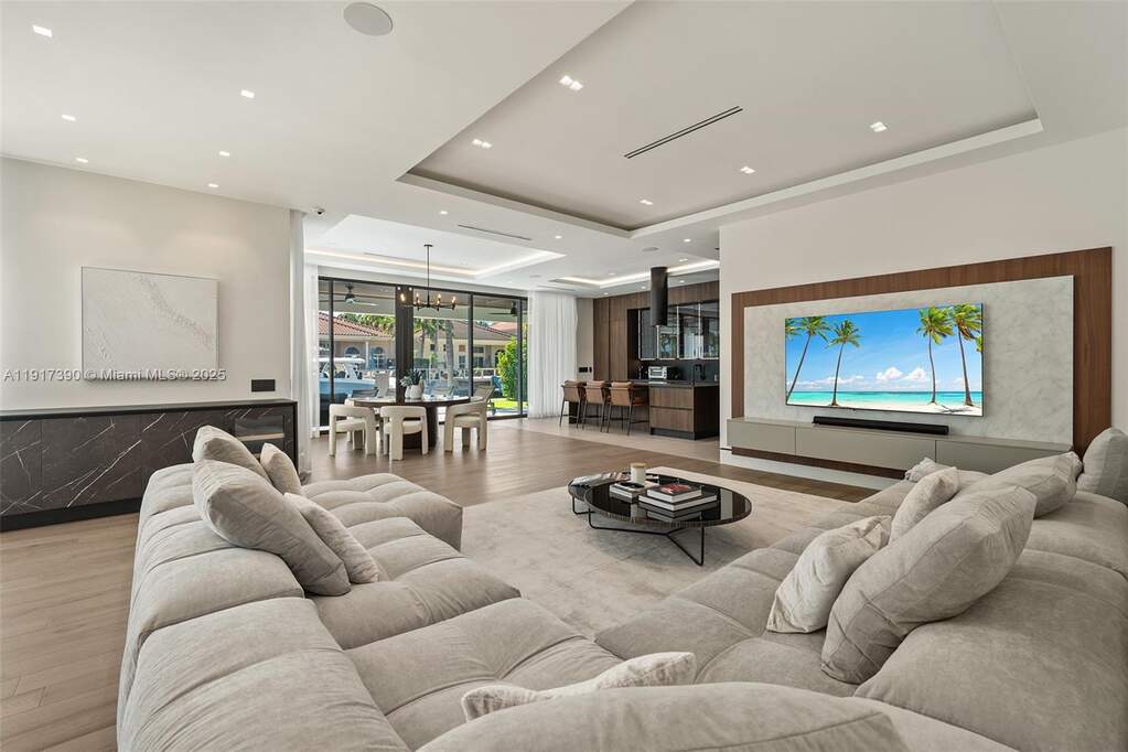 4 Bedroom Single Family Home/House's Image 8