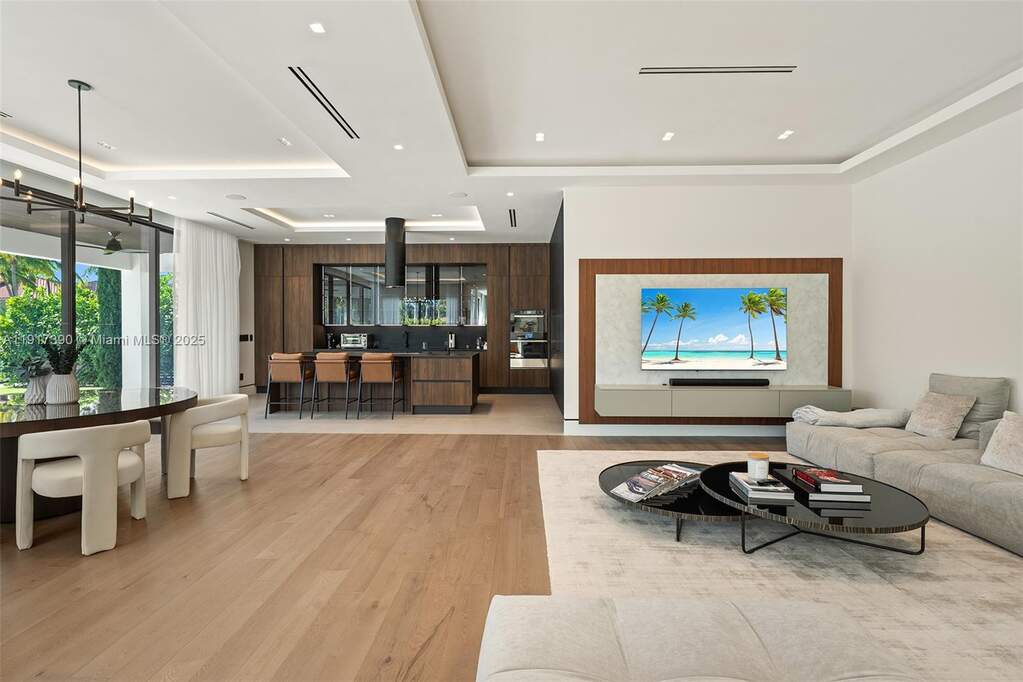 4 Bedroom Single Family Home/House's Image 9