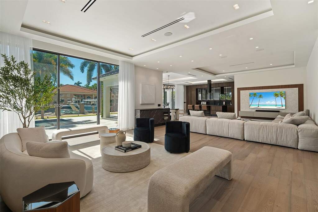 4 Bedroom Single Family Home/House's Image 12