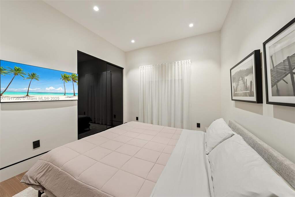 4 Bedroom Single Family Home/House's Image 14
