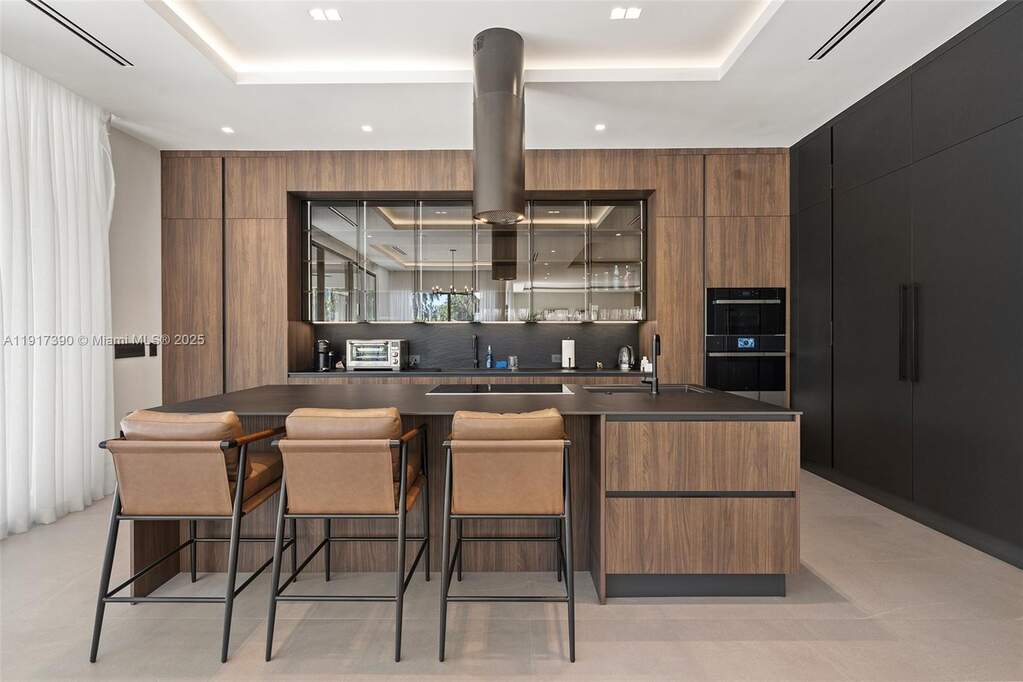 4 Bedroom Single Family Home/House's Image 4