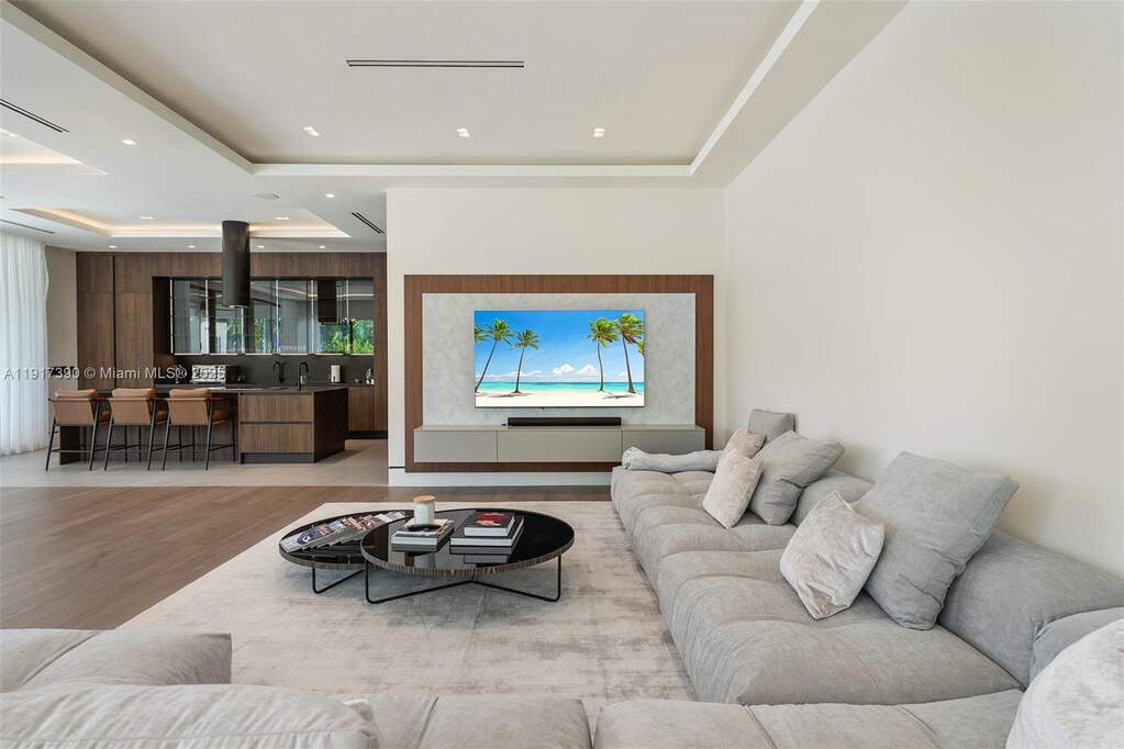 4 Bedroom Single Family Home/House's Image 5