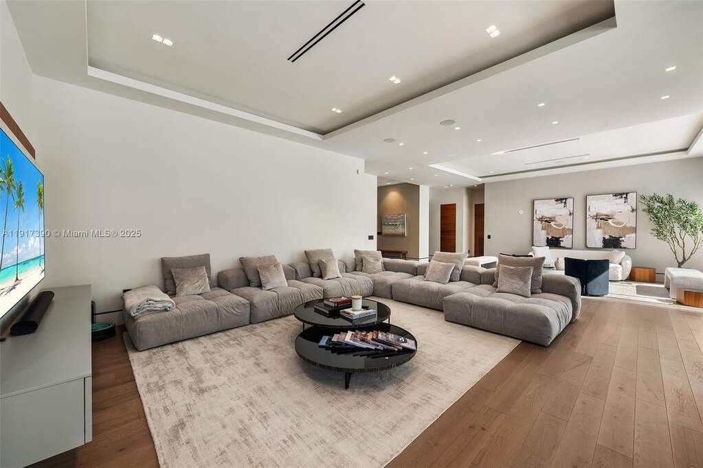 4 Bedroom Single Family Home/House's Image 6