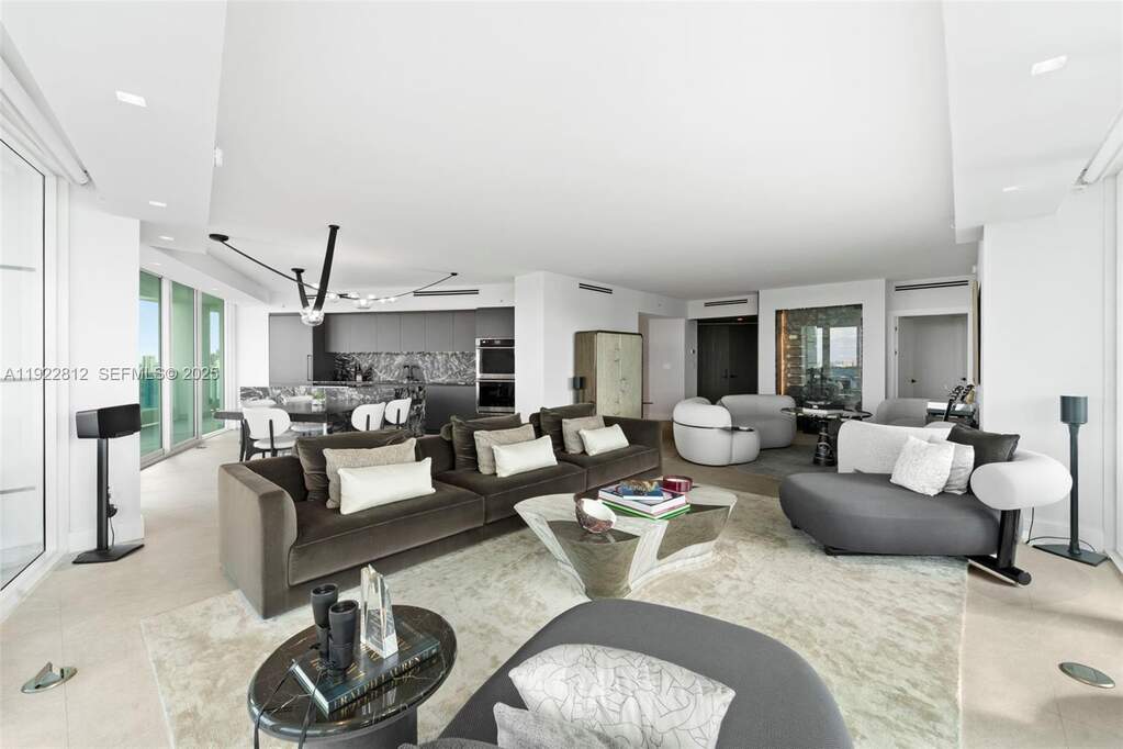 2 Bedroom Apartment/Flat's Image 7