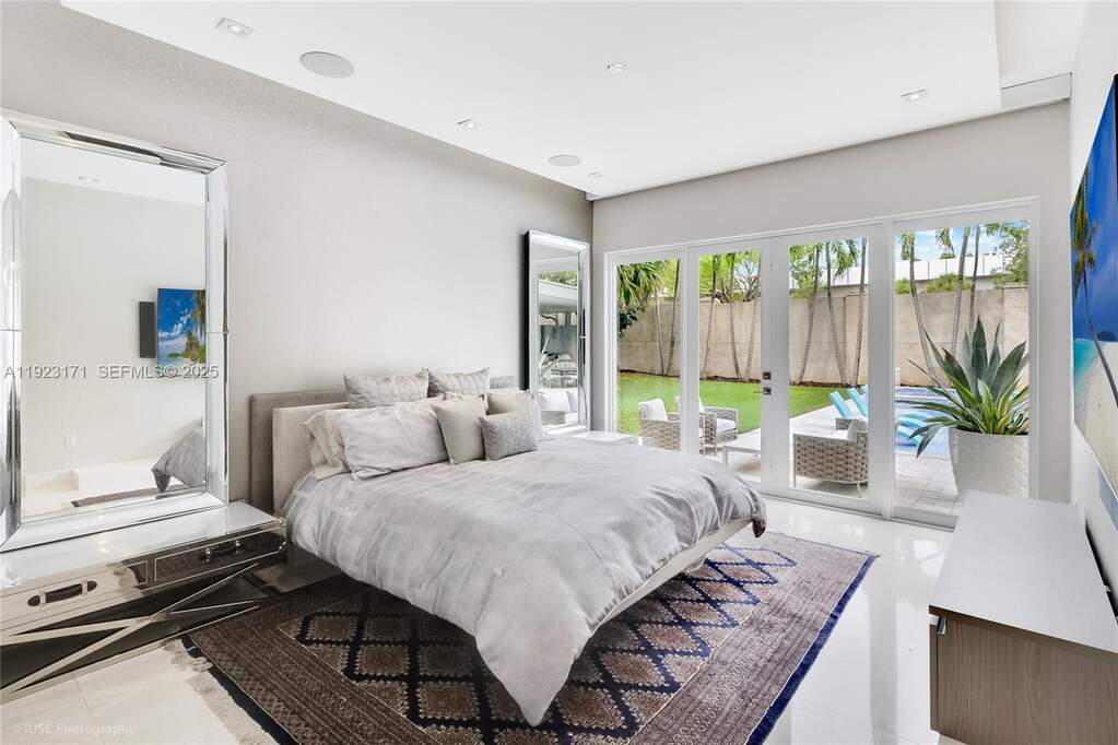 5 Bedroom Single Family Home/House's Image 7