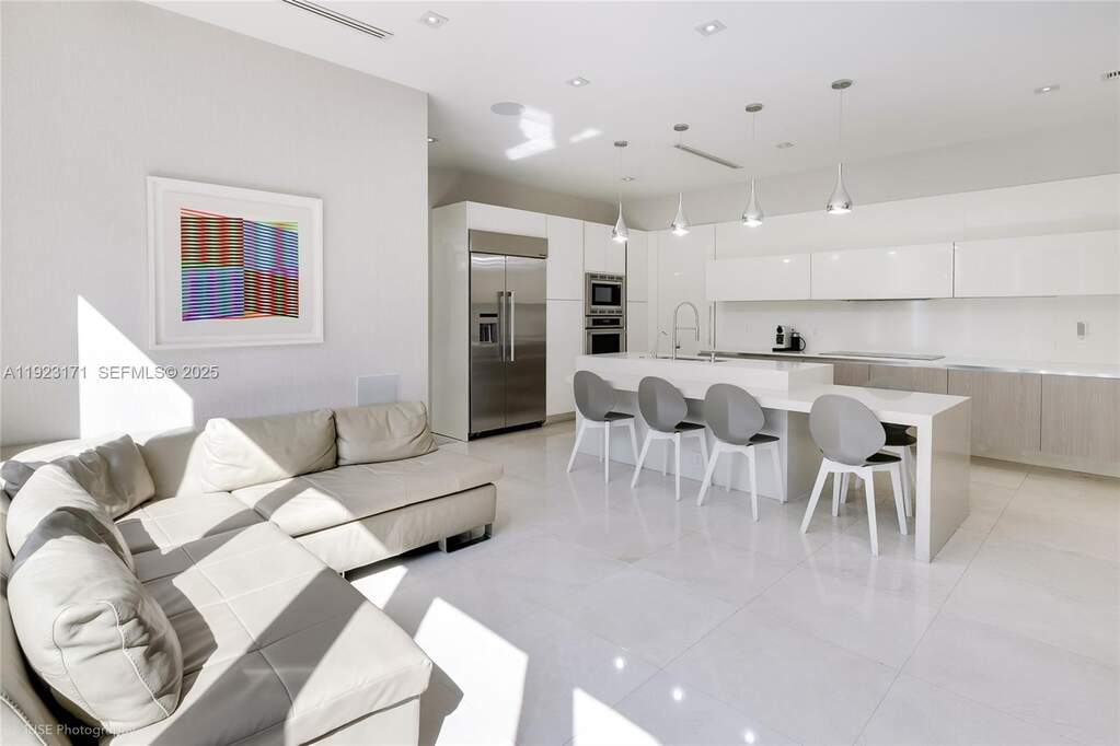 5 Bedroom Single Family Home/House's Image 12