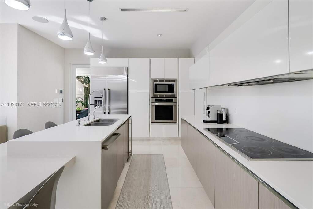 5 Bedroom Single Family Home/House's Image 14