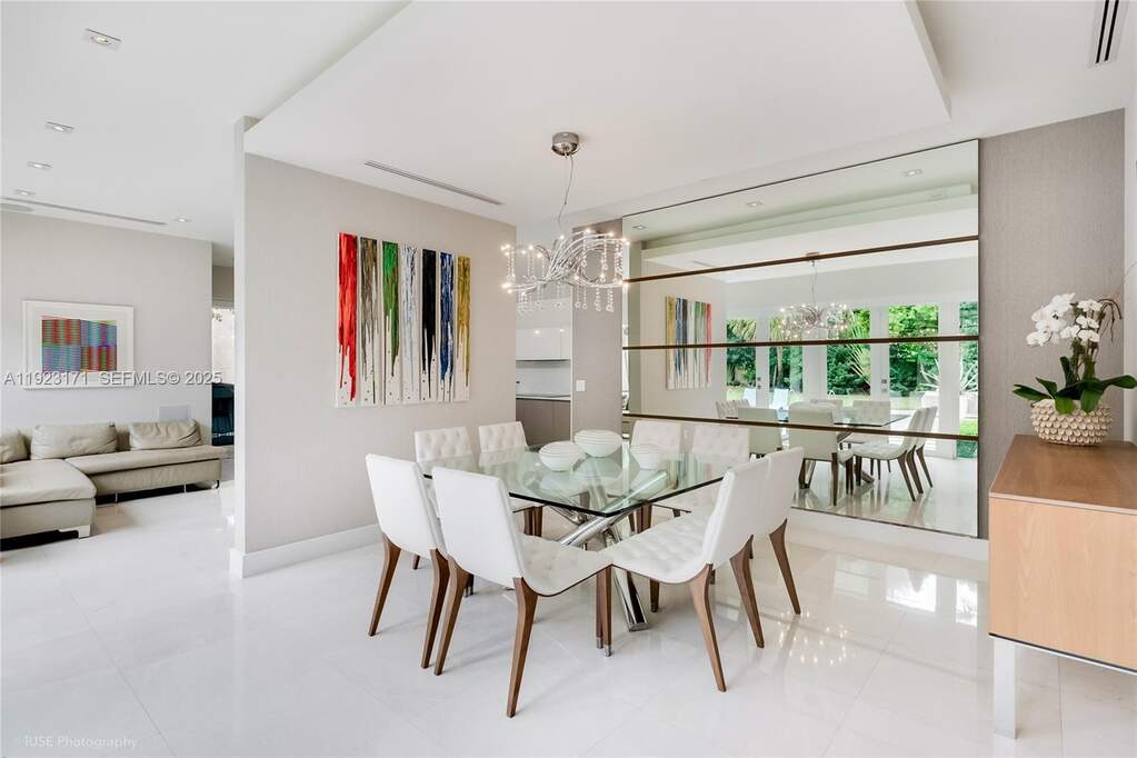 5 Bedroom Single Family Home/House's Image 6