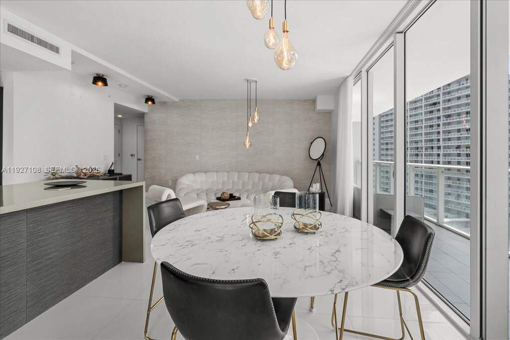 2 Bedroom Apartment/Flat's Image 12