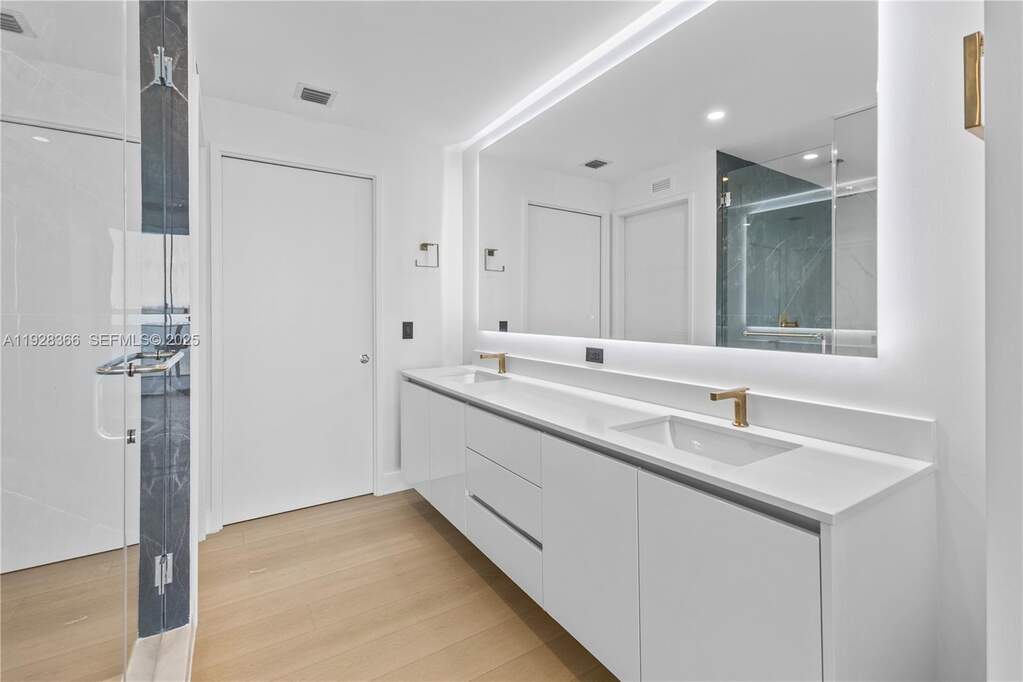 3 Bedroom Apartment/Flat's Image 11