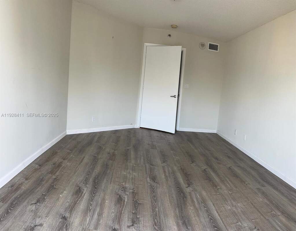 1 Bedroom Apartment/Flat's Image 6