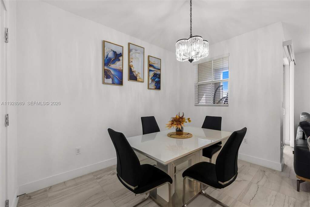 3 Bedroom Villa/Townhouse's Image 11