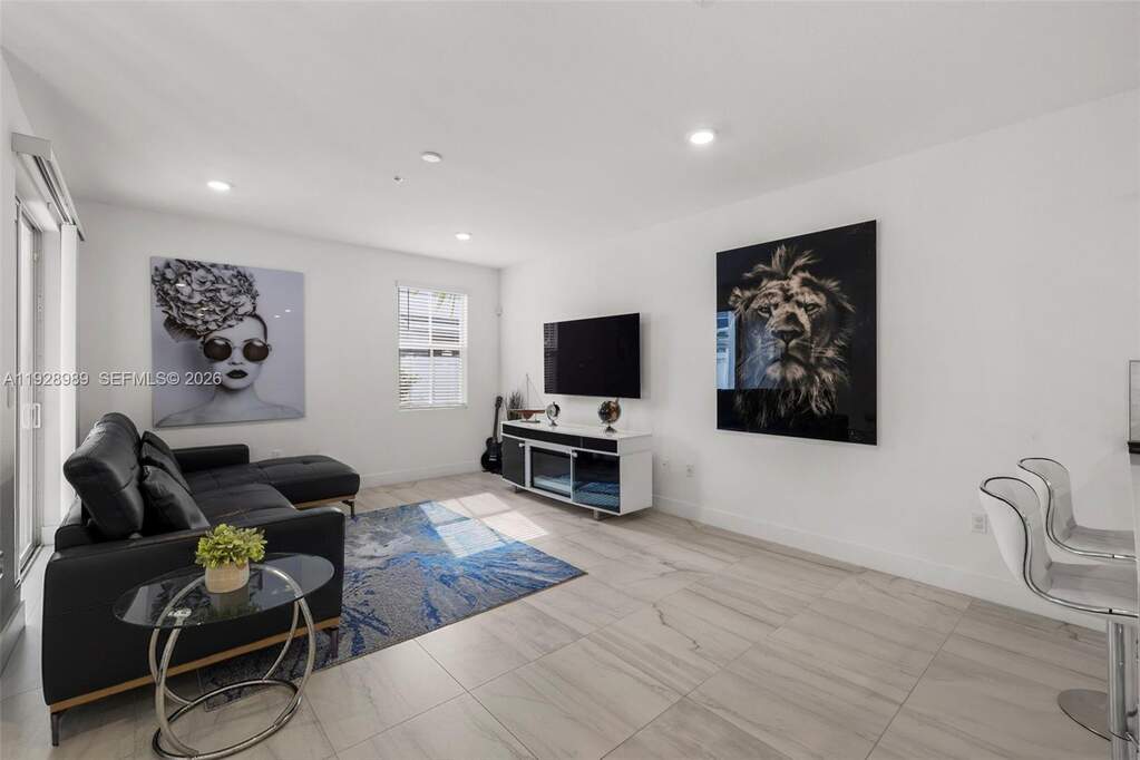 3 Bedroom Villa/Townhouse's Image 12