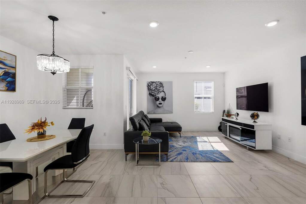 3 Bedroom Villa/Townhouse's Image 13