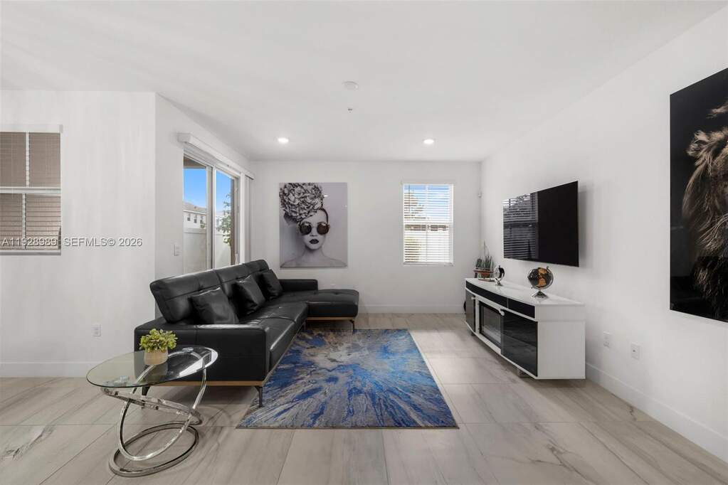3 Bedroom Villa/Townhouse's Image 14