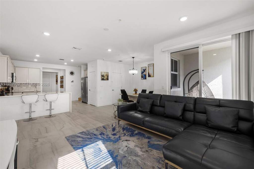 3 Bedroom Villa/Townhouse's Image 16