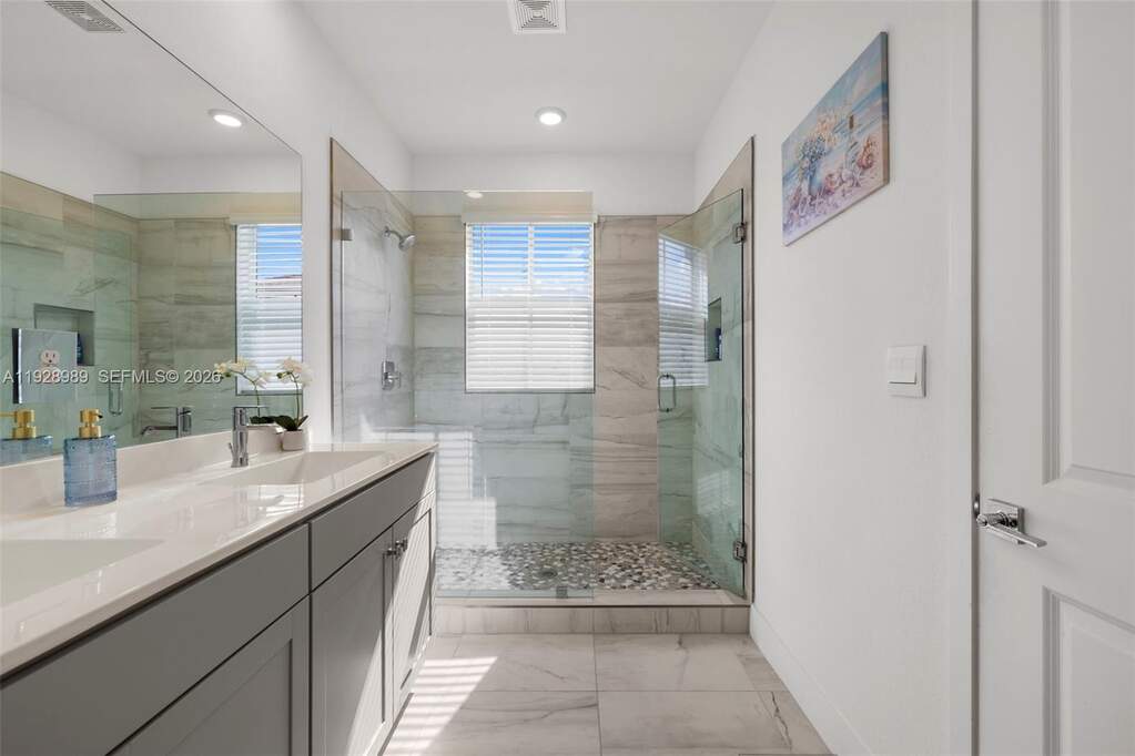 3 Bedroom Villa/Townhouse's Image 25